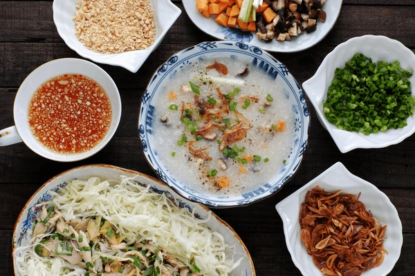 Chao Ga: Bubur Ayam Hangat Khas Vietnam