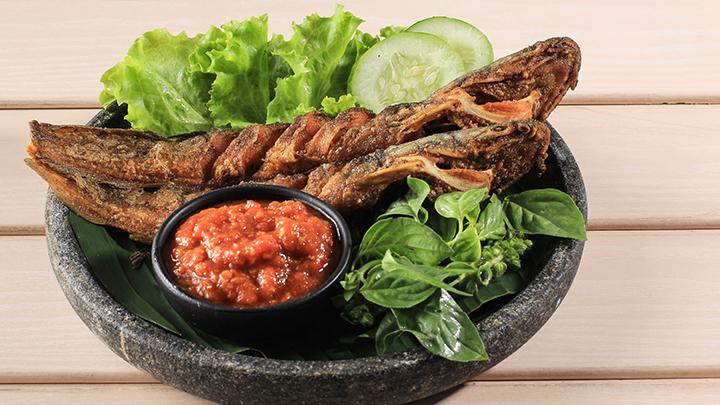 Pecel Lele: Kelezatan Kuliner Jalanan yang Tak Tergantikan